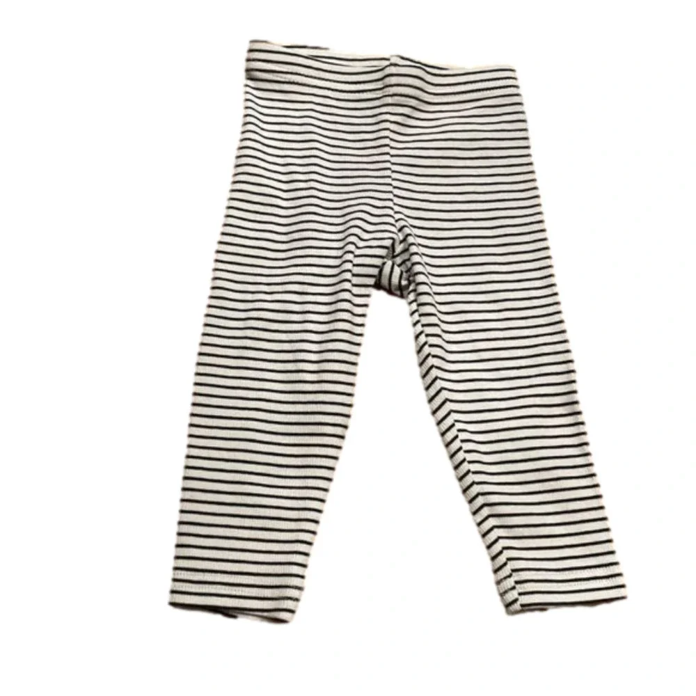 𝅺carters 12 m girl bottoms good condition